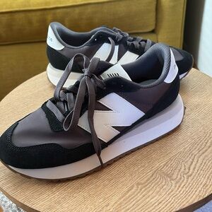 New balance 237 women’s 7.5 Black | White | Grey